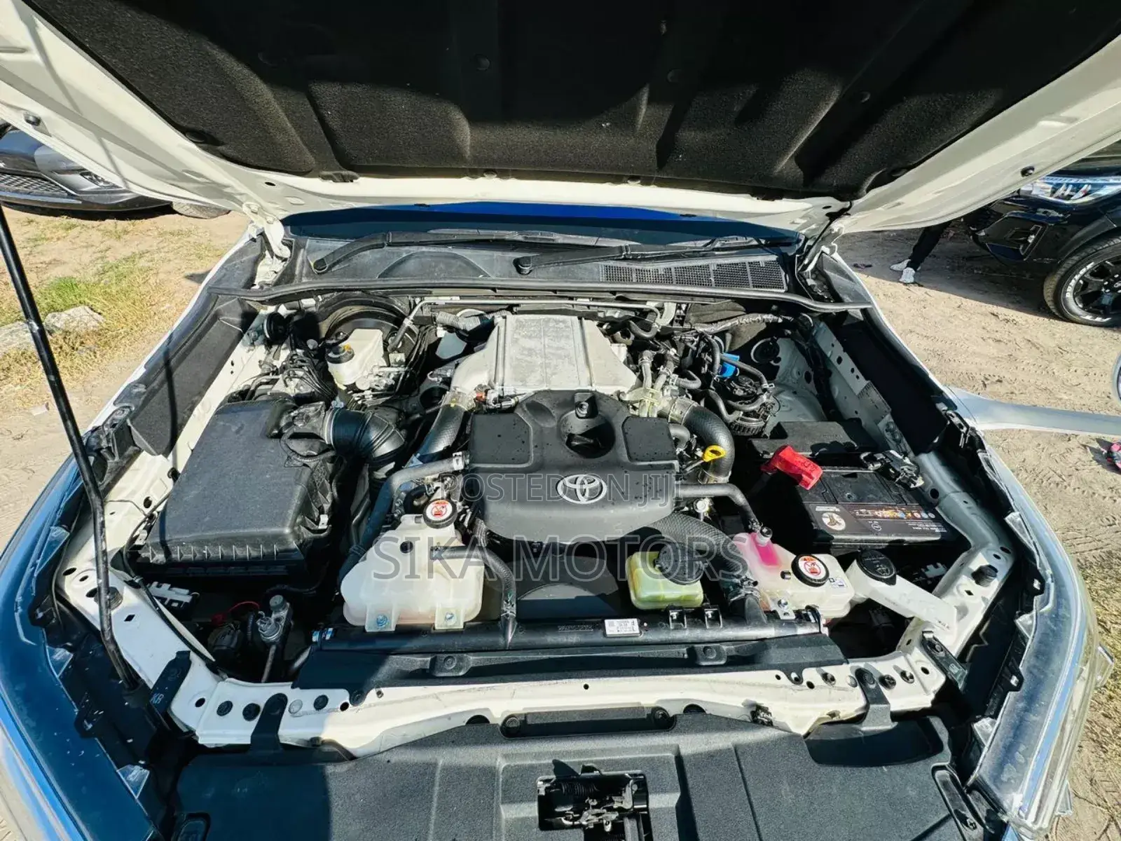 Toyota Hilux 2021 White
