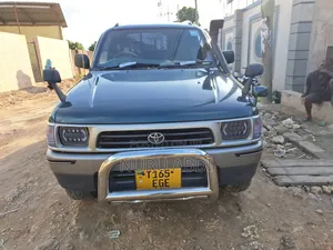 Photo - Toyota Hilux 2002 Blue