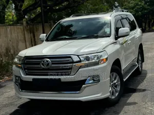 Toyota Land Cruiser 2017 White