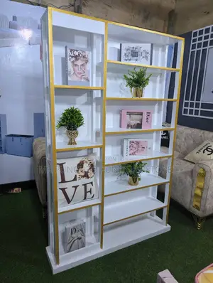 Show Rank Kali Sana Viatu Na Pochi White and Siliver Colour