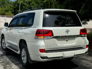 Toyota Land Cruiser 2017 White