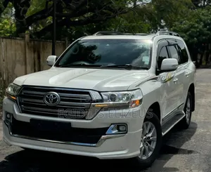 Toyota Land Cruiser 2017 White