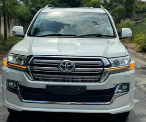 Toyota Land Cruiser 2017 White