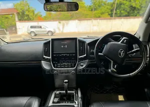 Toyota Land Cruiser 2017 White