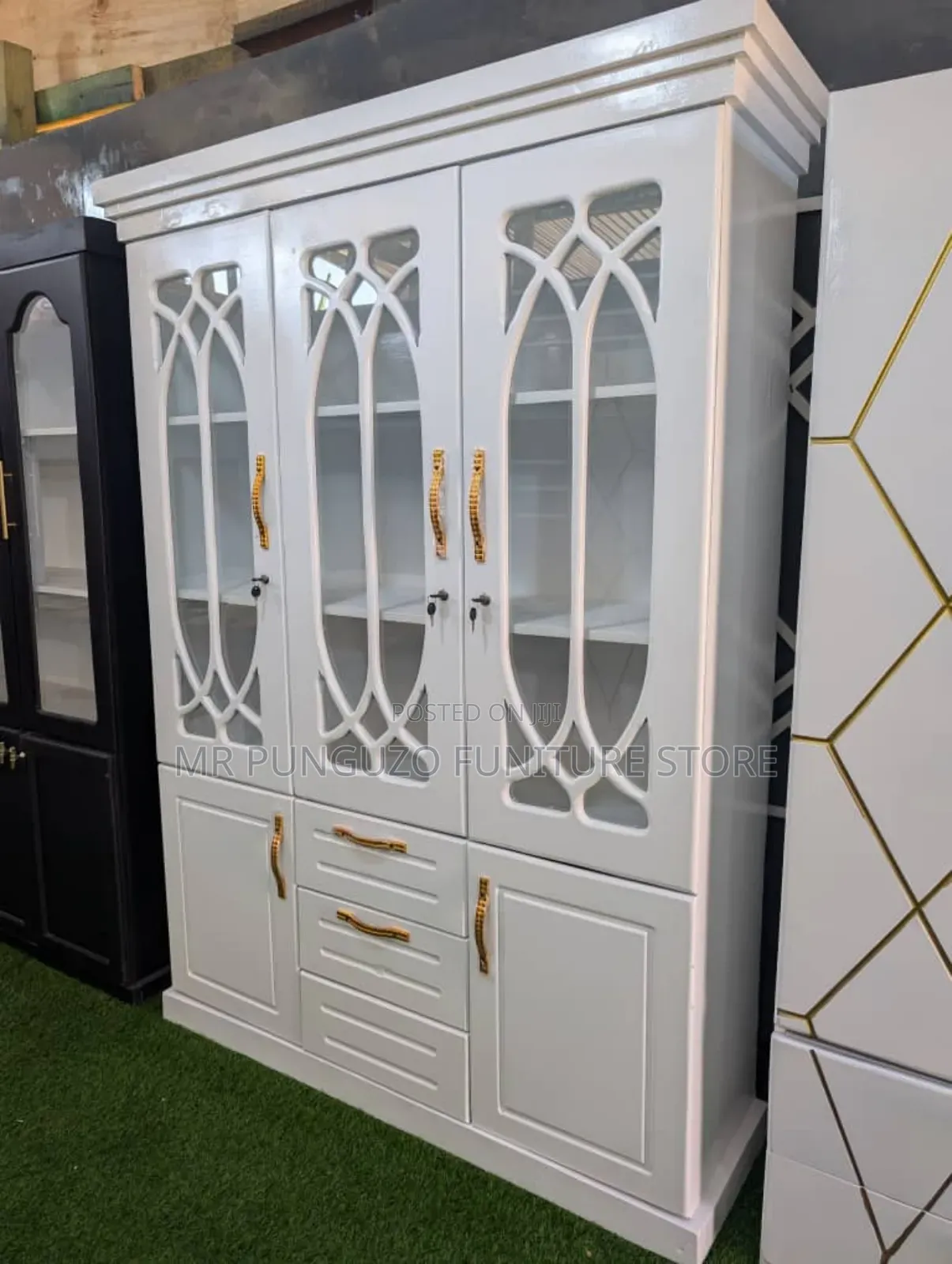 Kabati Ya Vyombo Milango Mitatu Imara Sana White Color 