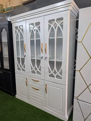 Kabati Ya Vyombo Milango Mitatu Imara Sana White Color 