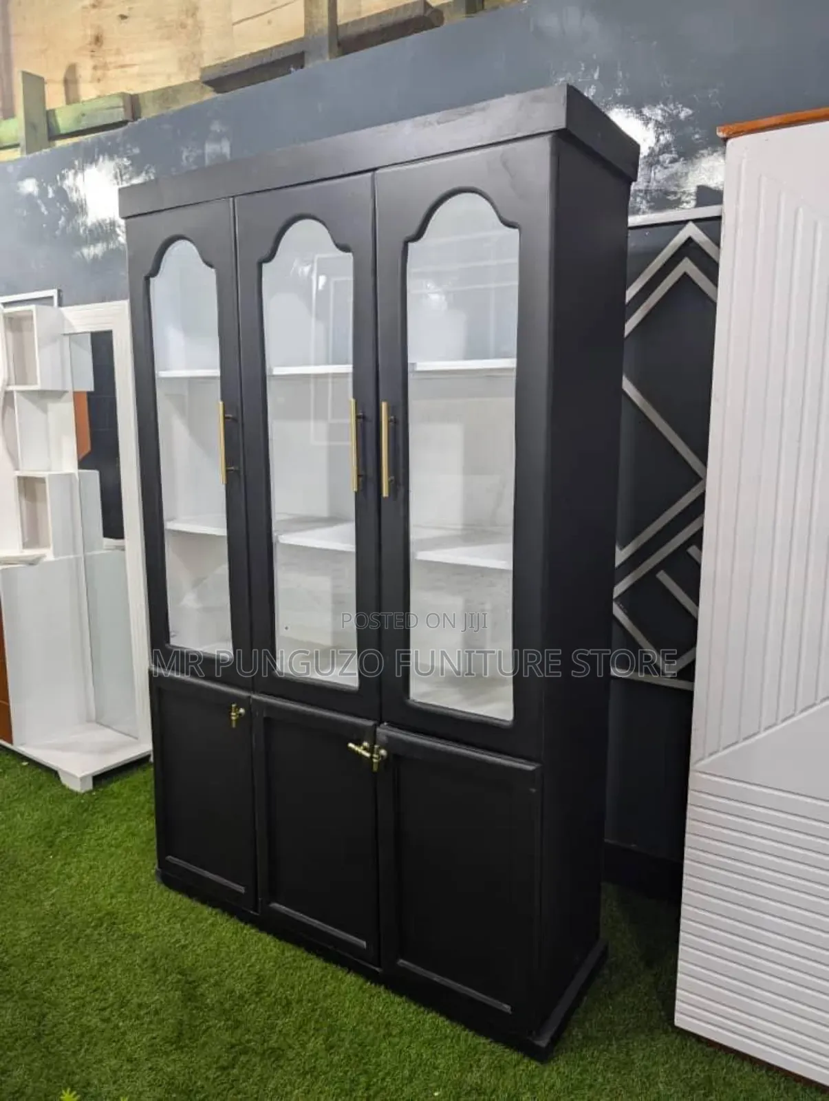 Kabati Ya Vyombo Milango Mitatu Imara Sana Black Colour
