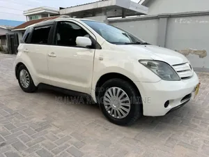 Toyota IST 2004 White