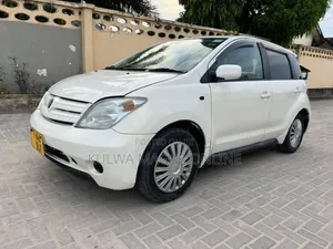 Toyota IST 2004 White