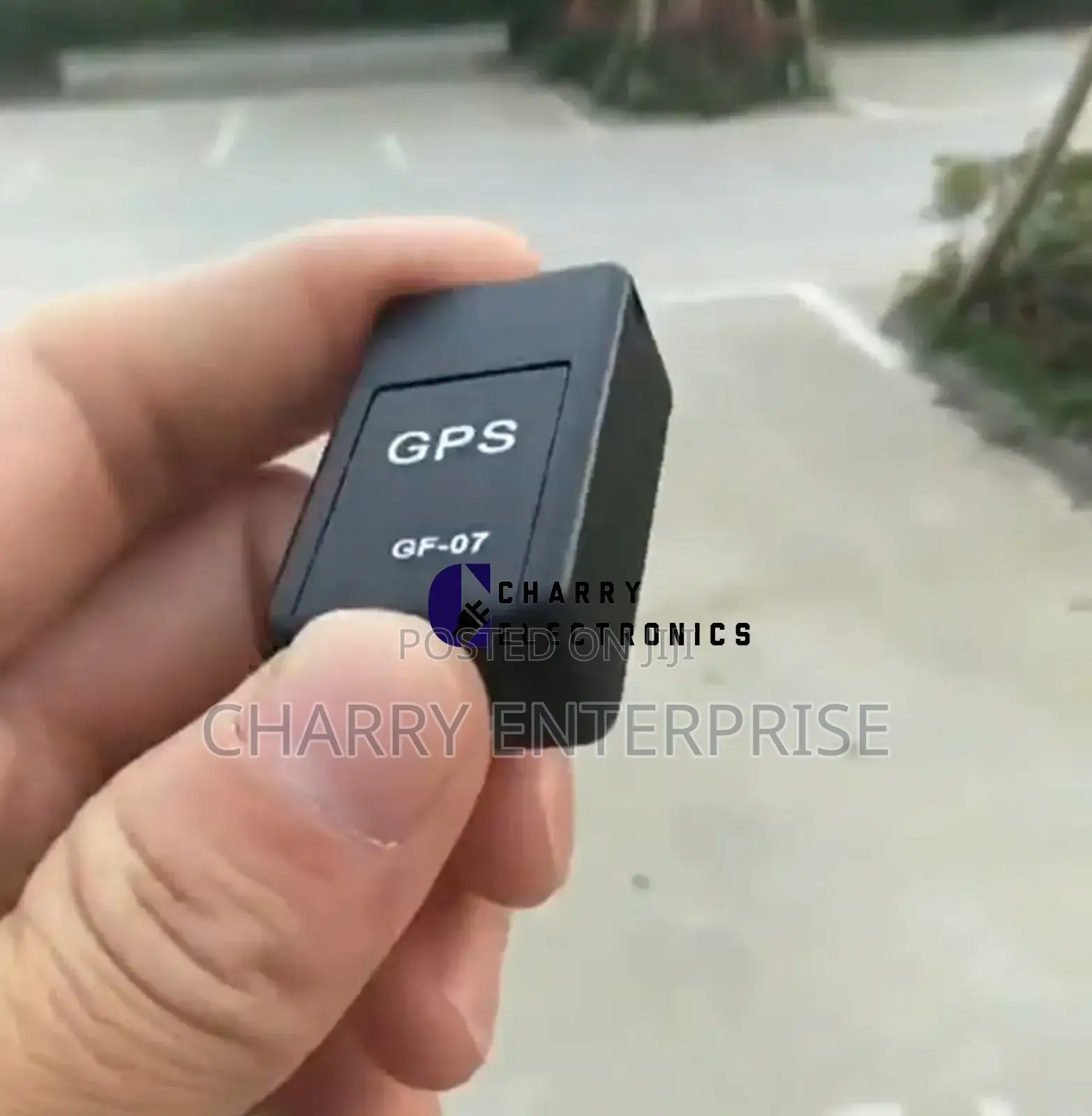This Powerful Mini GPS Tracker/ Locator Is a Lifesaver