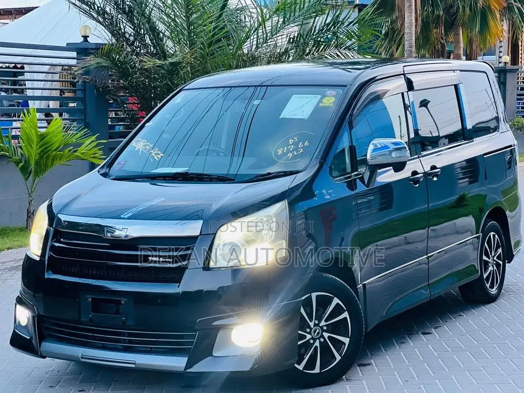 Toyota Noah 2.0 143hp FWD (7 Seater) 2008 Black