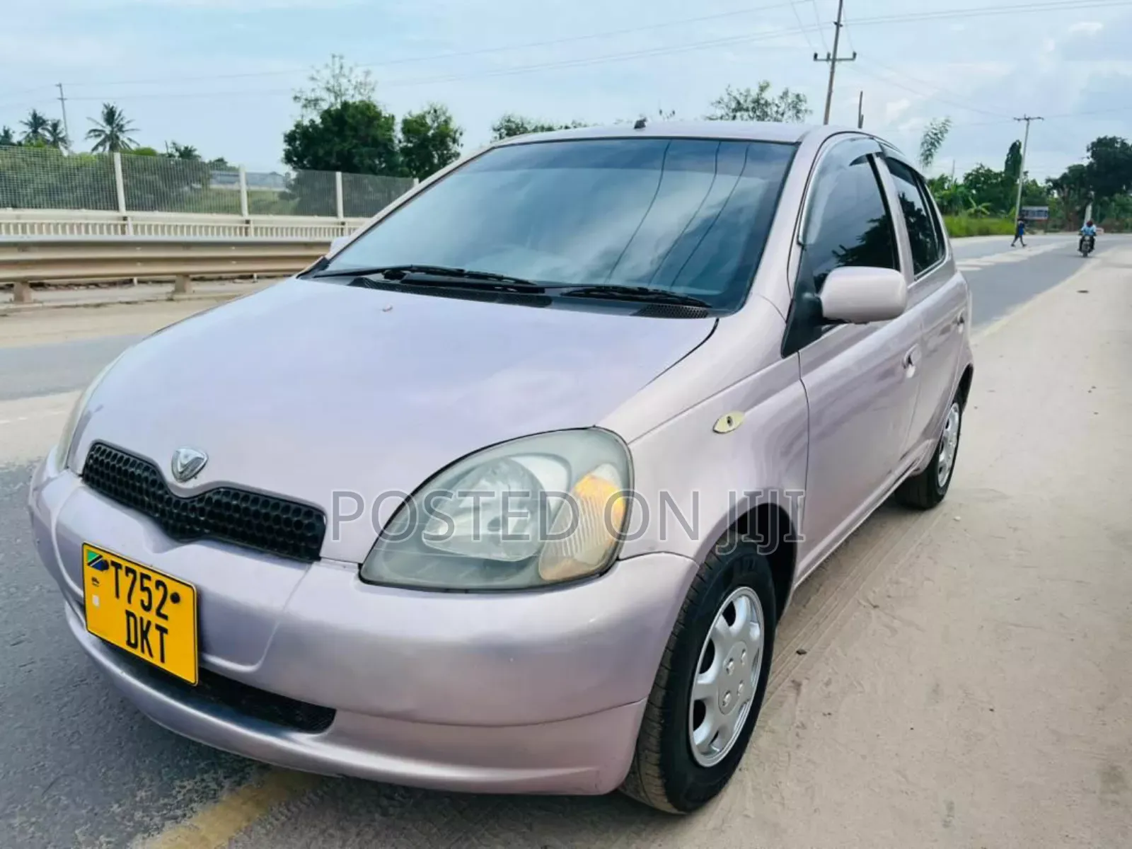 Toyota Vitz 2003 Pink
