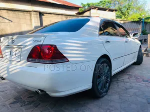 Toyota Crown Royale 2005 White