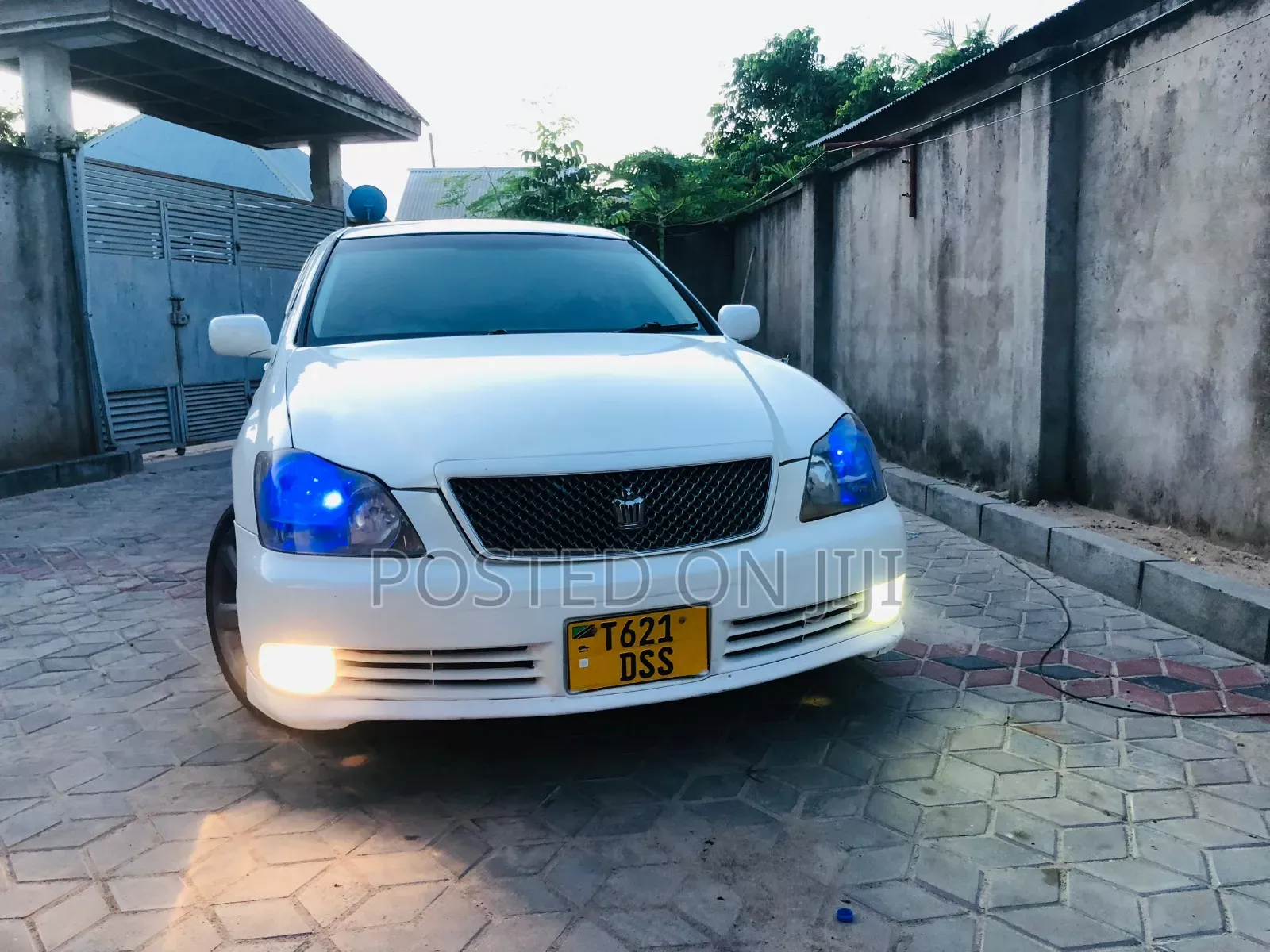 Toyota Crown Royale 2005 White