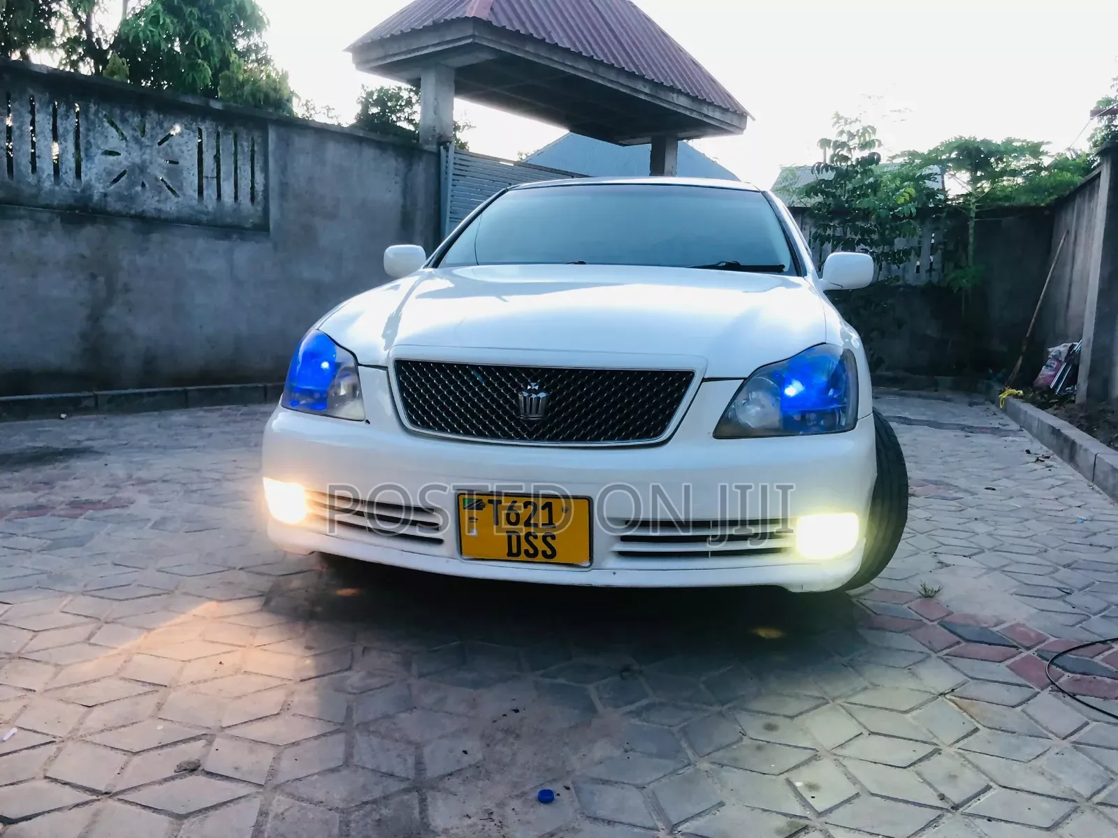 Toyota Crown Royale 2005 White