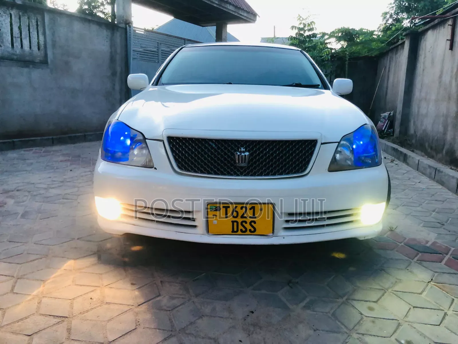 Toyota Crown Royale 2005 White