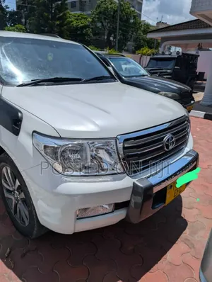 Toyota Land Cruiser 2011 White