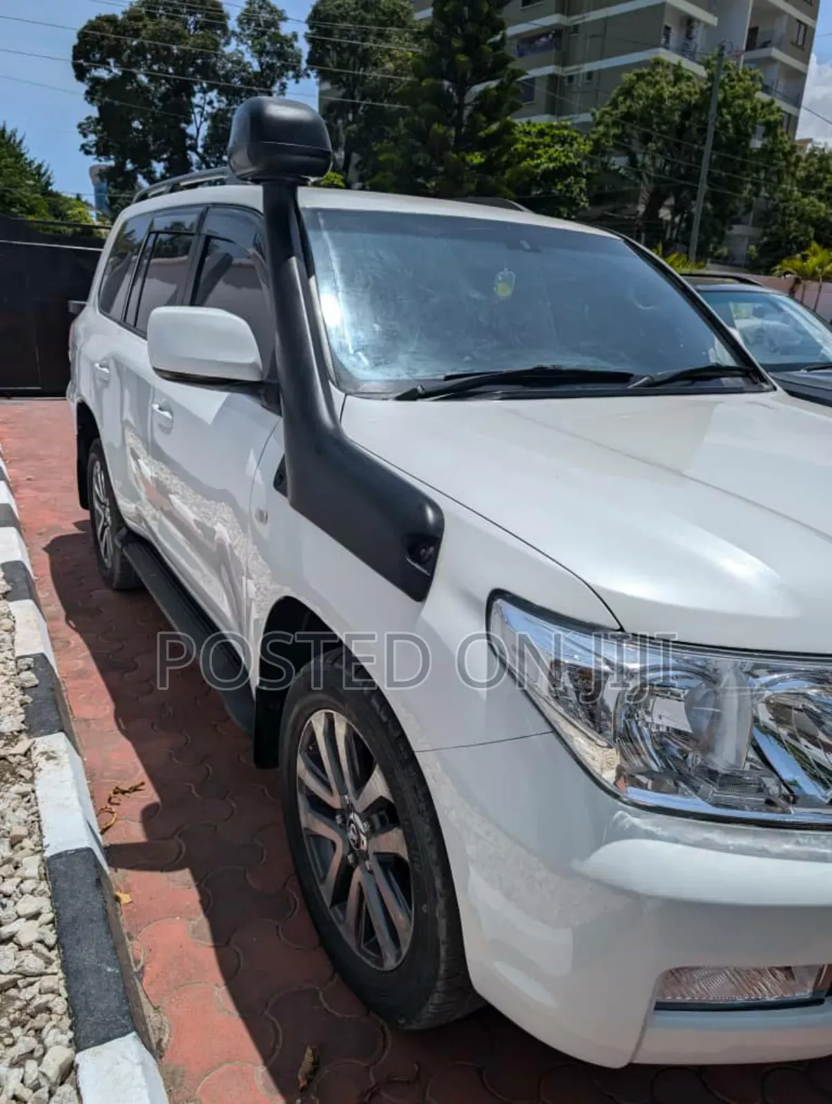 Toyota Land Cruiser 2011 White