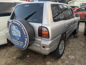 Toyota RAV4 1999 Silver
