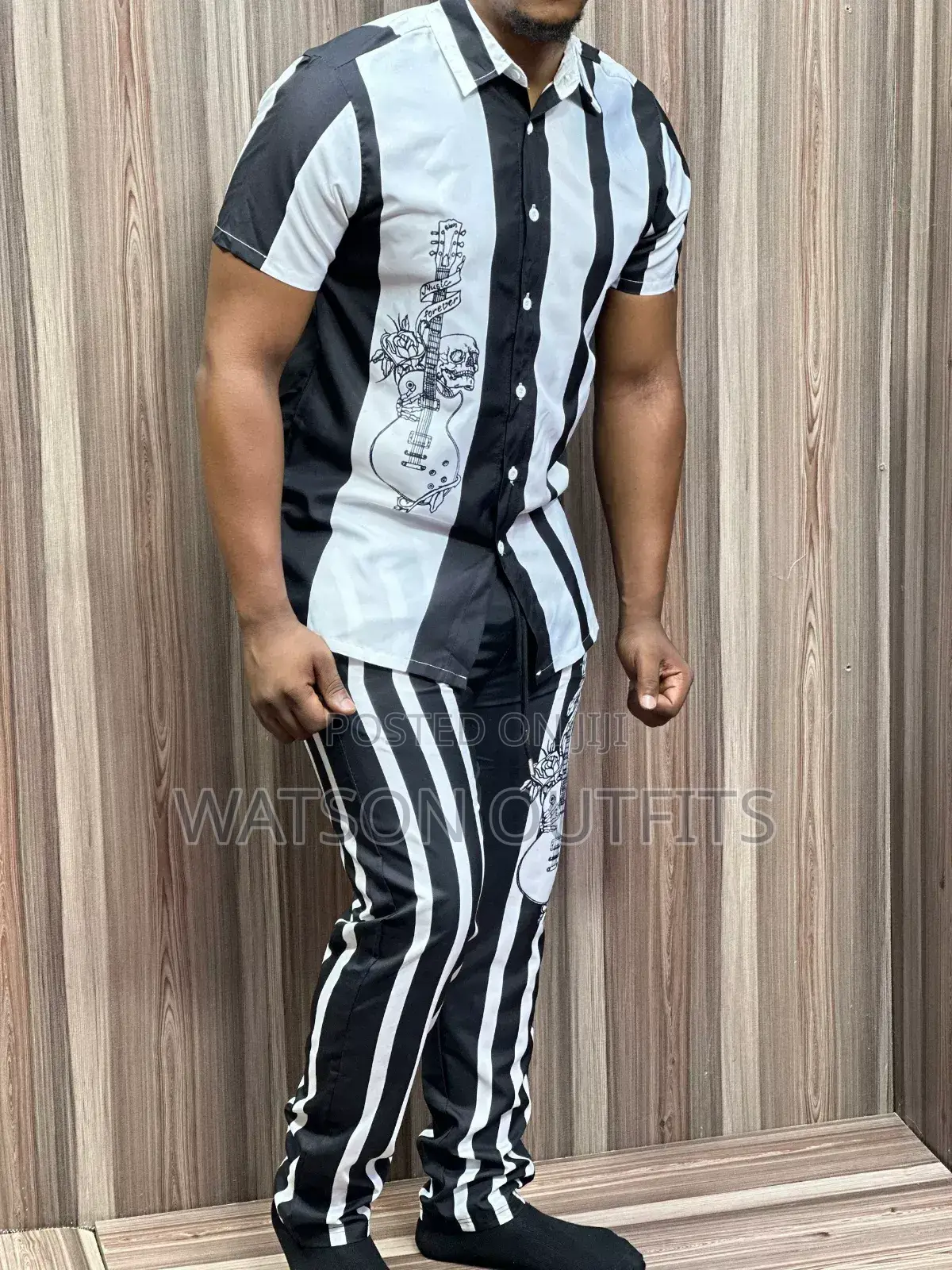 Shati Na Suruali Yake Mpya Kabisa