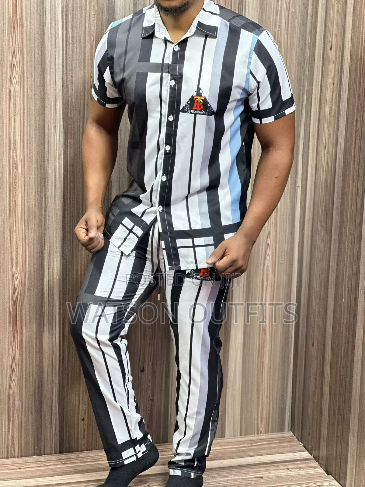 Shati Na Suruali Yake Mpya Kabisa