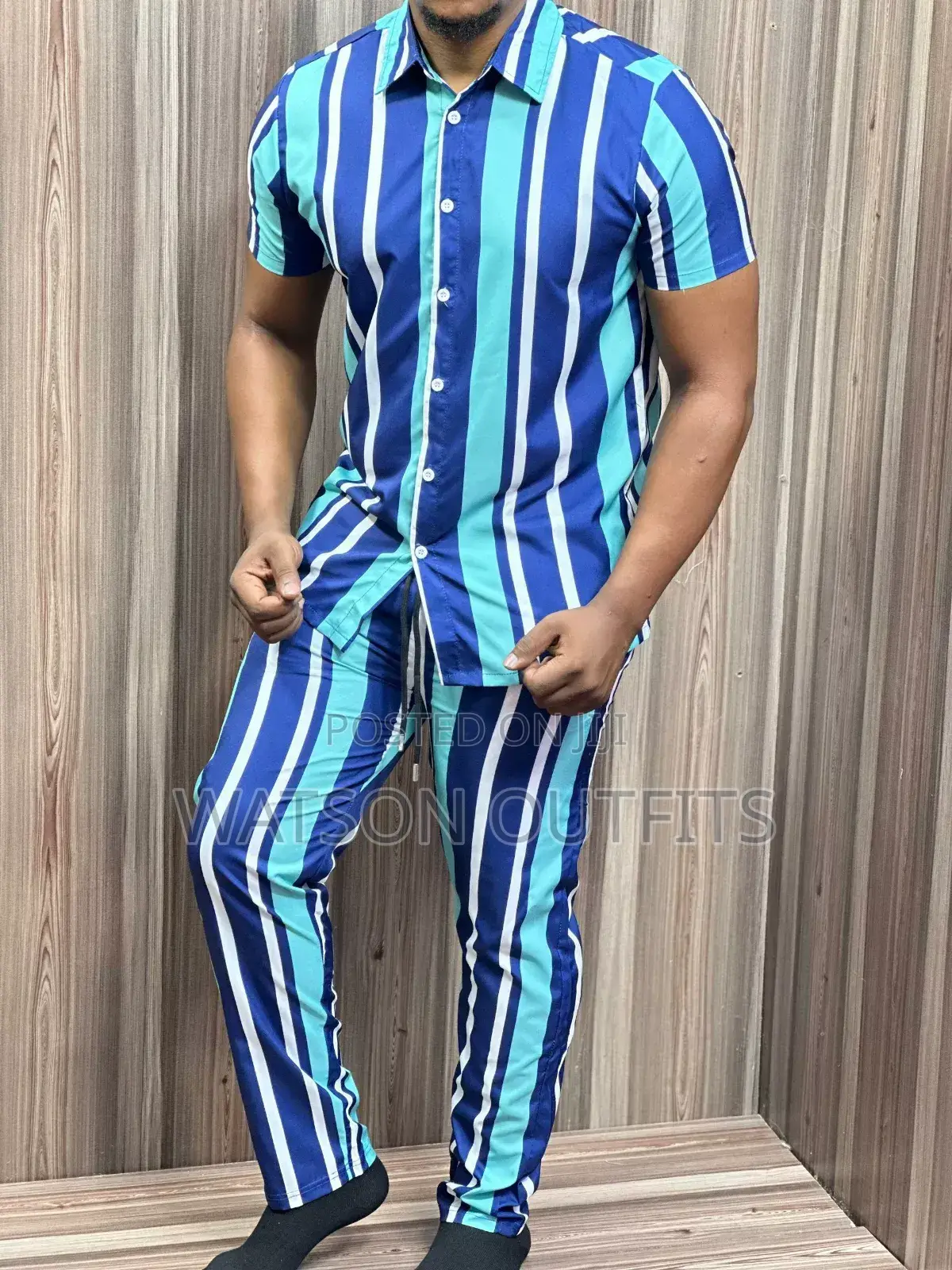 Shati Na Suruali Yake Mpya Kabisa