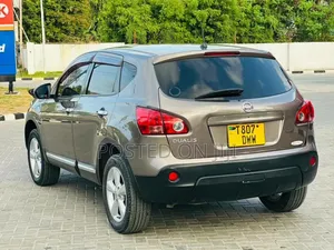 Nissan Dualis 2011 Gold