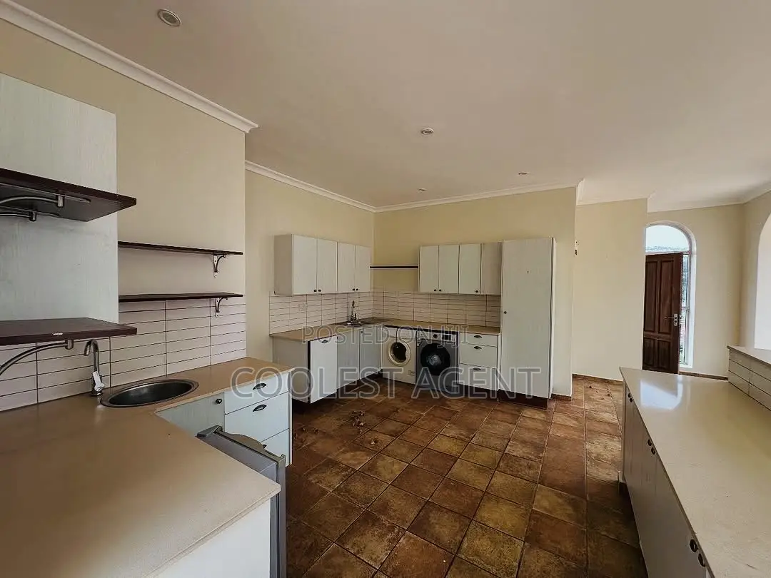 Furnished 4bdrm Villa in Oysterbay, Kinondoni for rent