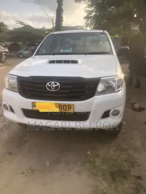 Toyota Hilux 2013 White