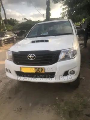Toyota Hilux 2013 White