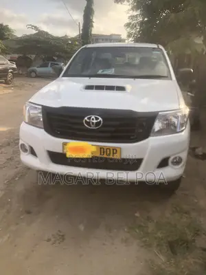 Toyota Hilux 2013 White