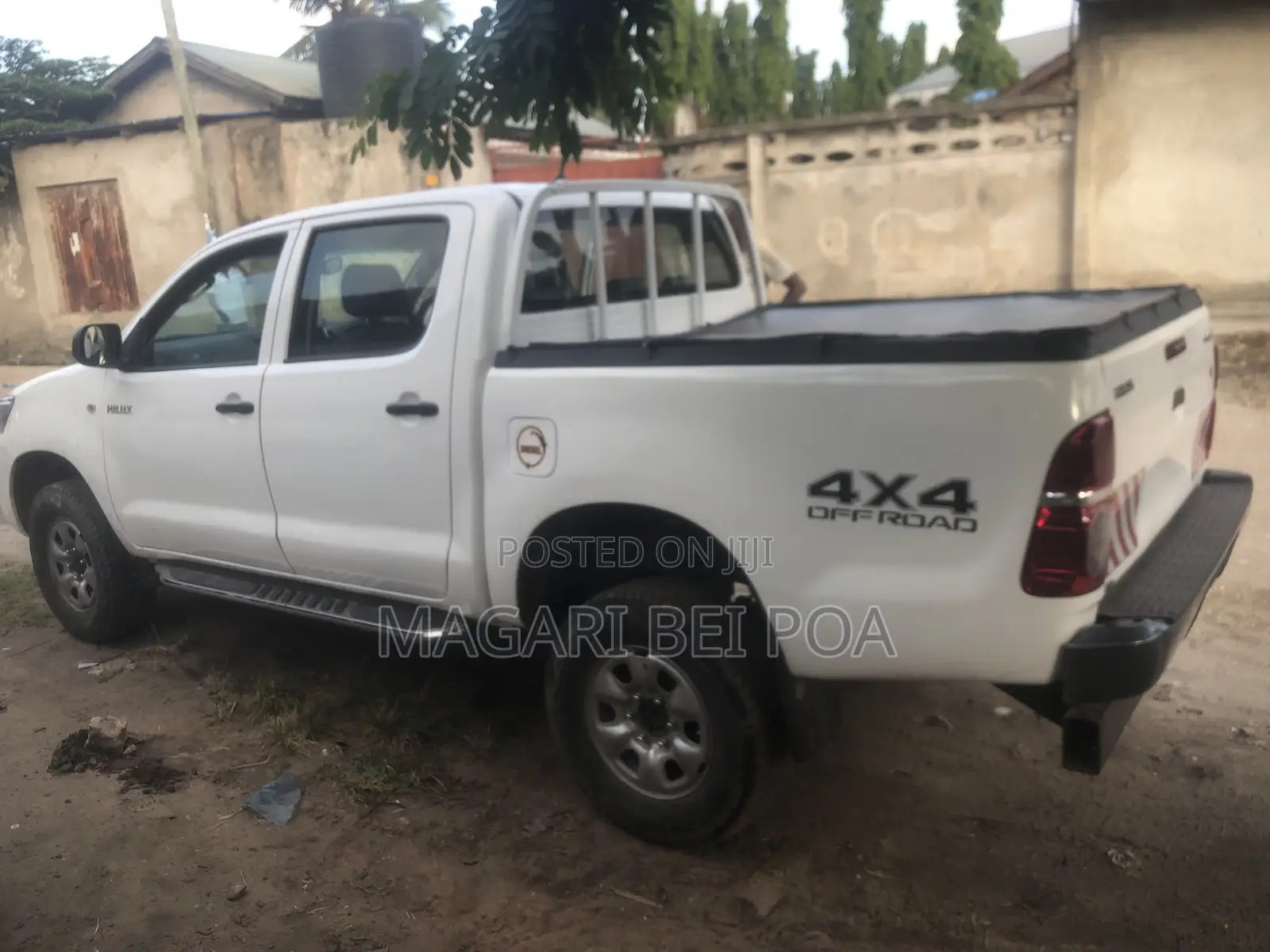 Toyota Hilux 2013 White