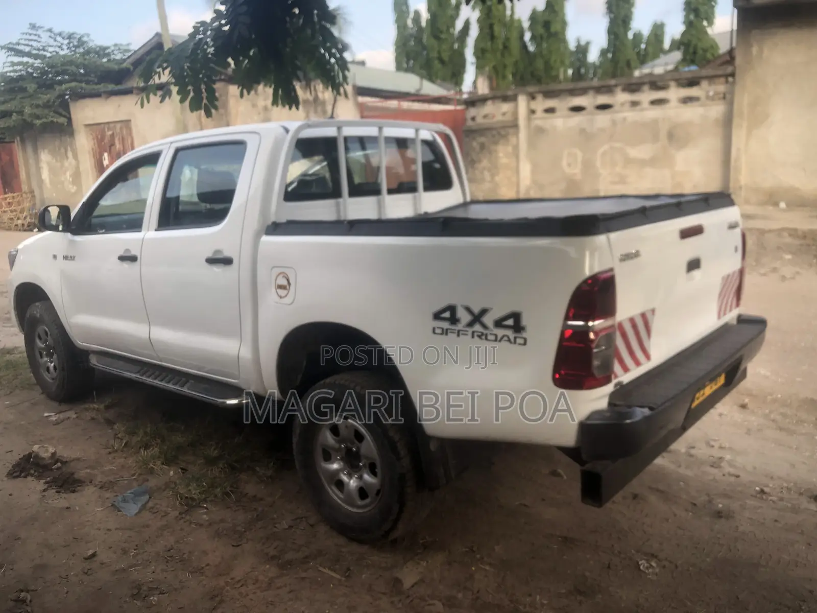 Toyota Hilux 2013 White