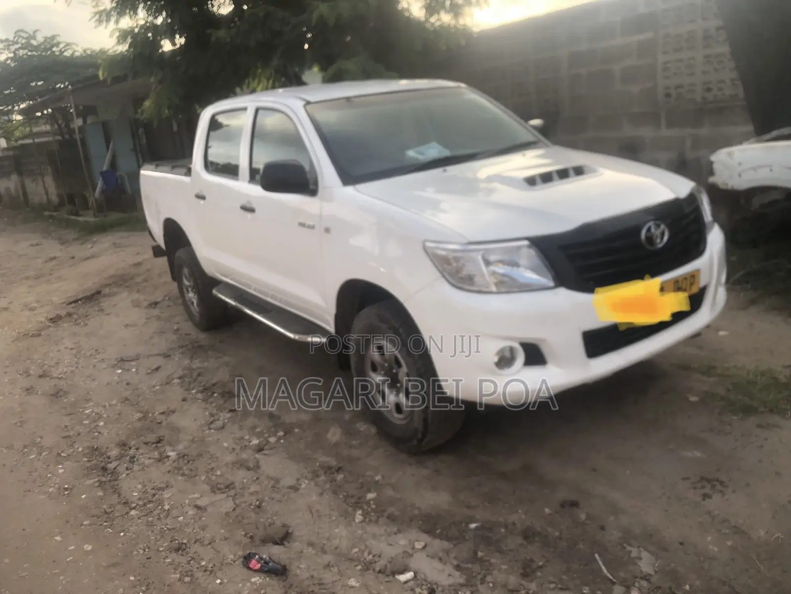 Toyota Hilux 2013 White