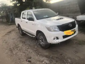 Toyota Hilux 2013 White