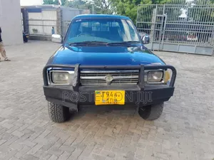 Toyota Hilux 2002 Blue