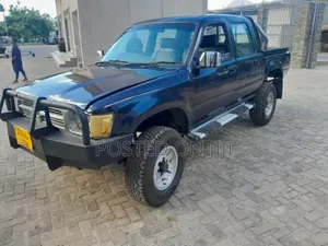 Toyota Hilux 2002 Blue
