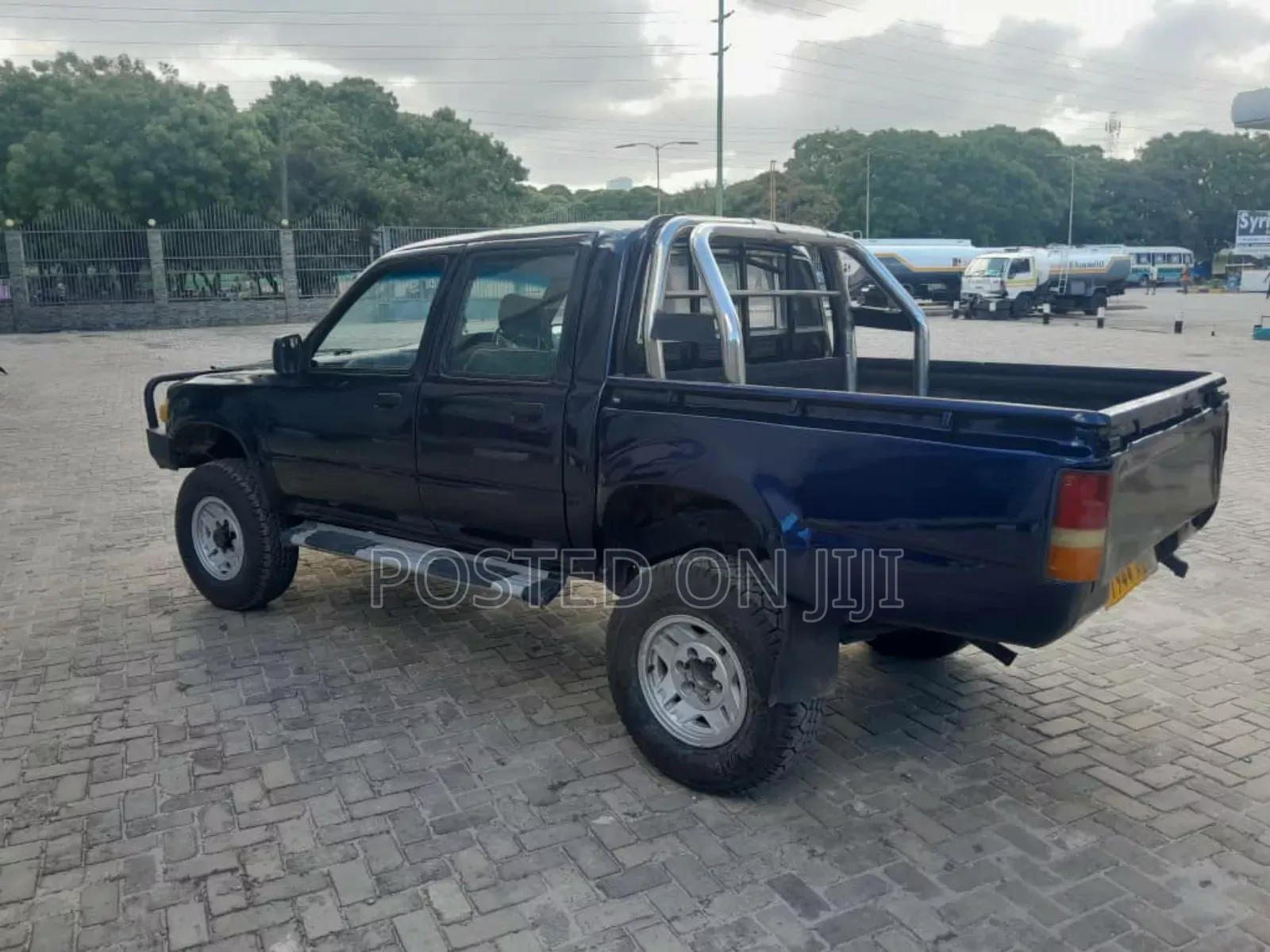 Toyota Hilux 2002 Blue
