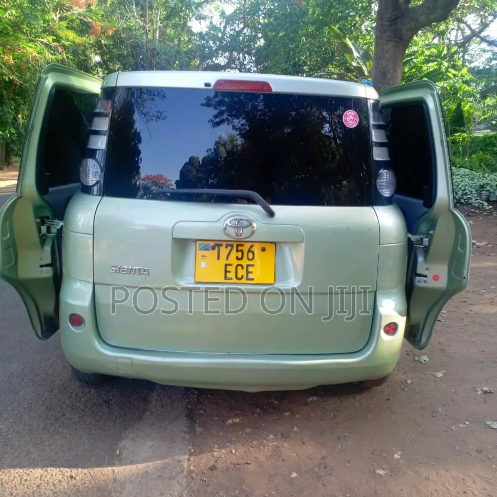 Toyota Sienta 2005 Green