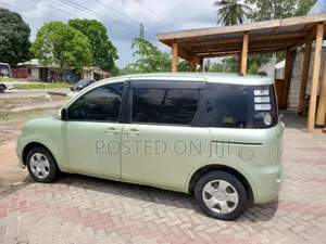 Toyota Sienta 2005 Green