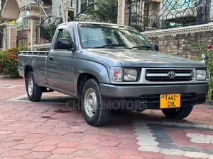 Photo - Toyota Hilux 2002 Gray