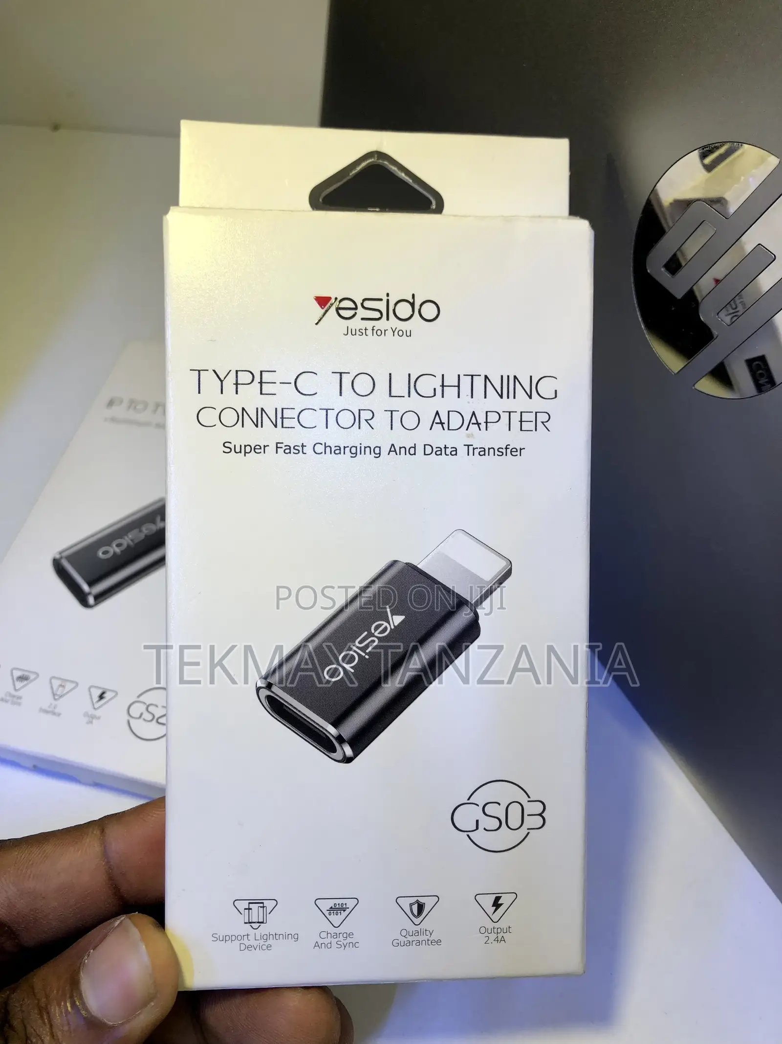 USB C to iPhone Lightning Adapter