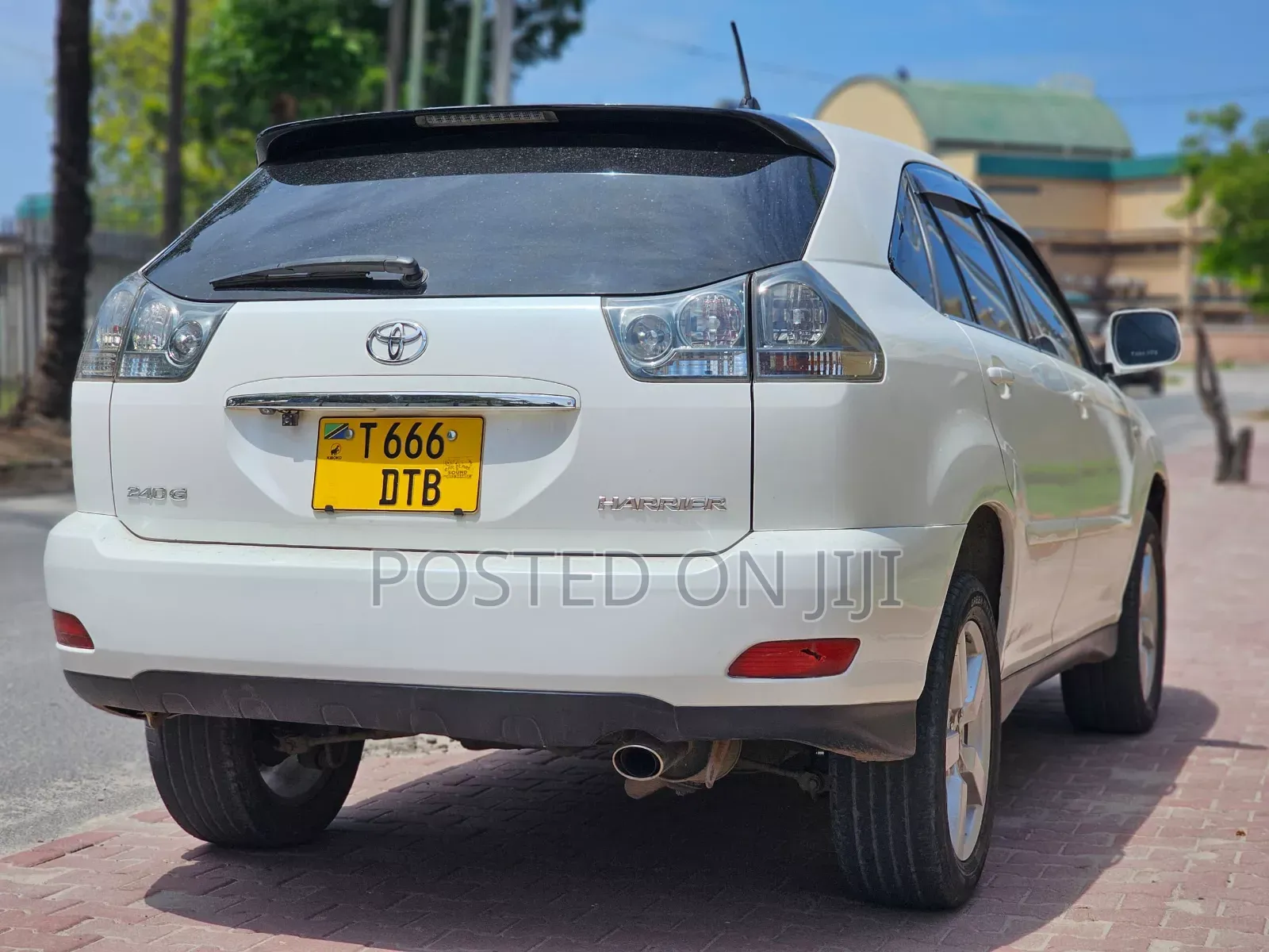 Toyota Harrier 2005 White