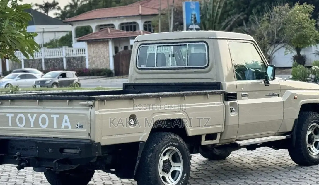 Toyota Land Cruiser 2013 Beige