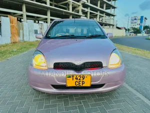 Photo - Toyota Vitz 2002 Pink