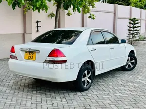 Toyota Mark II Qualis 2000 White