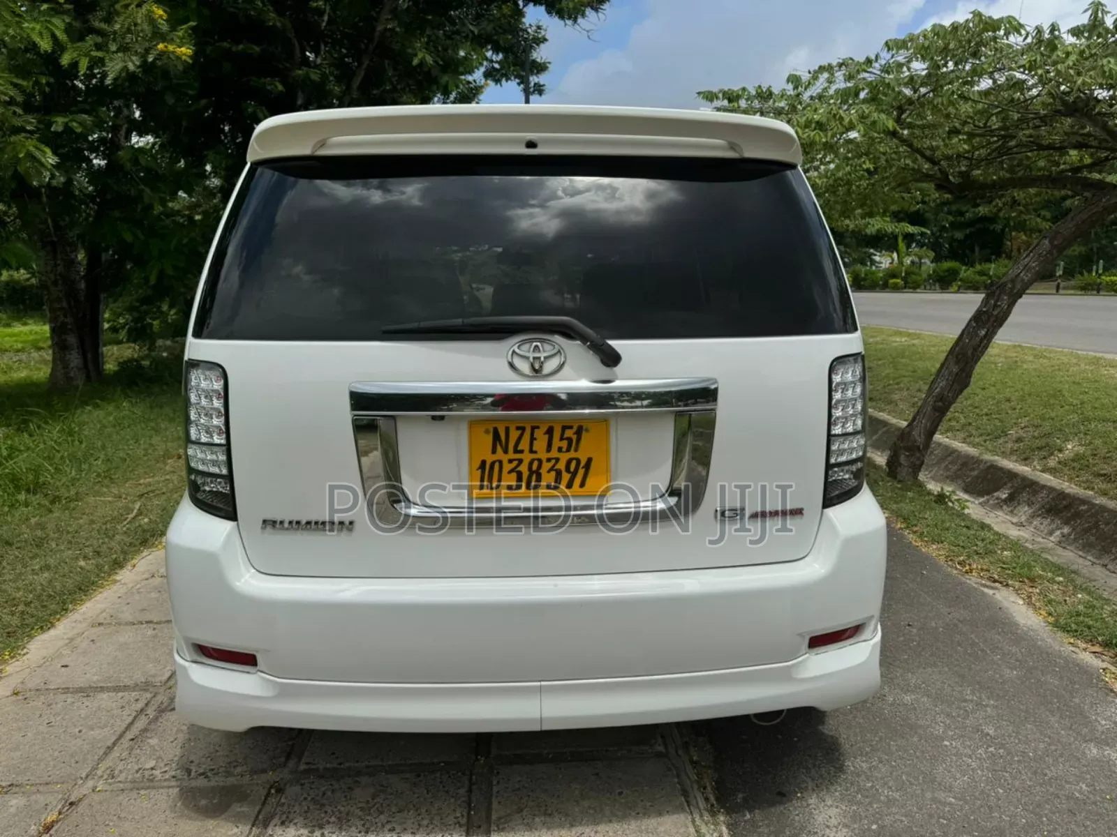 Toyota Corolla Rumion 2008 White
