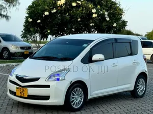 Toyota Ractis 2006 White
