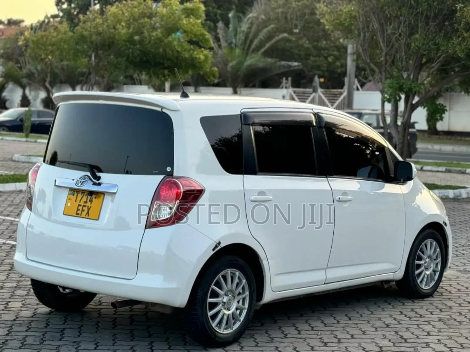 Toyota Ractis 2006 White