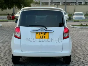 Toyota Ractis 2006 White